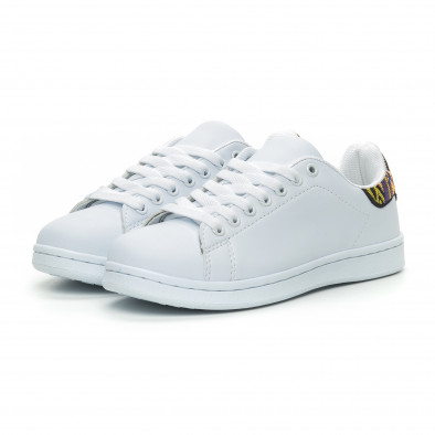 Γυναικεία λευκά sneakers με λεπτομέρεια κέντημα it150319-51 3