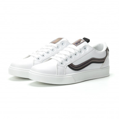 Γυναικεία λευκά sneakers με γυαλιστερή λεπτομέρεια it250119-97 3