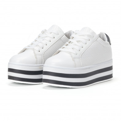 Γυναικεία λευκά sneakers με πλατφόρμα και διακοσμητικές τρύπες it160318-58 2
