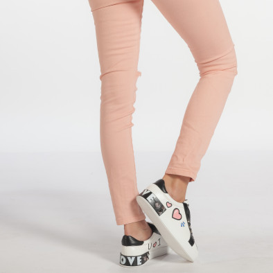 Γυναικεία λευκά sneakers από οικολογικό δέρμα με σχέδια και μαύρες λεπτομέρειες it240118-48 4
