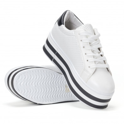 Γυναικεία λευκά sneakers με πλατφόρμα και διακοσμητικές τρύπες it160318-58 4