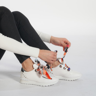 Γυναικεία λευκά αθλητικά παπούτσια από οικολογικό δέρμα με κορδόνια από σατέν it240118-8 2