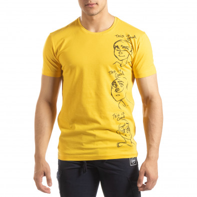 Ανδρική κίτρινη κοντομάνικη μπλούζα με πριντ it150419-56 2