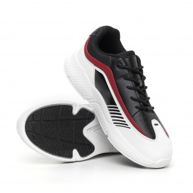 Ανδρικά μαύρα-λευκά αθλητικά παπούτσια με λεπτομέρειες από λουστρίνι it130819-19 4