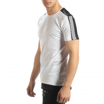 Ανδρική λευκή κοντομάνικη μπλούζα με μαύρες λεπτομέρειες it150419-84 2