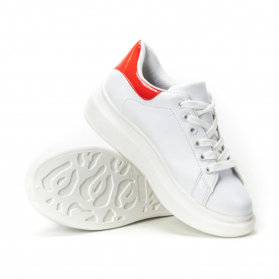Γυναικεία λευκά sneakers με κόκκινη λεπτομέρεια it150818-36 4