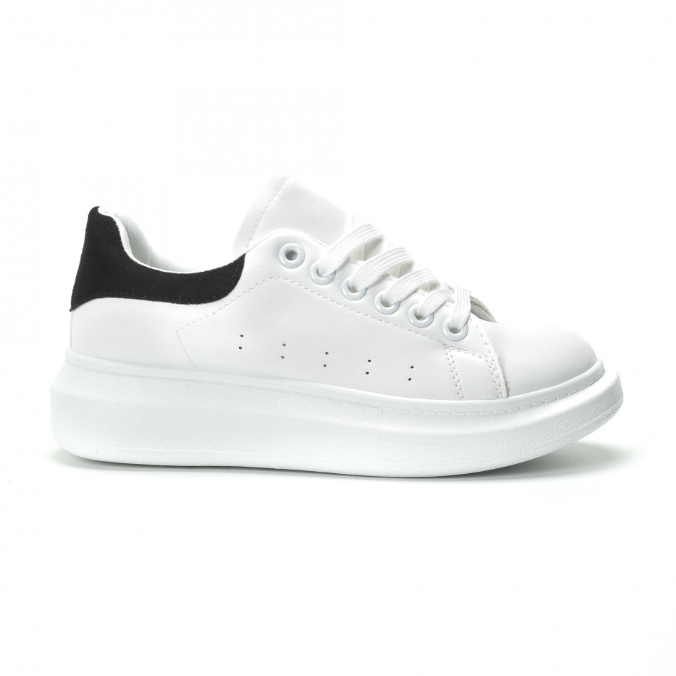 Γυναικεία λευκά sneakers με μαύρη λεπτομέρεια it250119-93