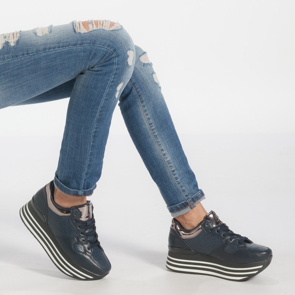 Γυναικεία μπλε αθλητικά παπούτσια από οικολογικό δέρμα και ασημένιες λεπτομέρειες it240118-23