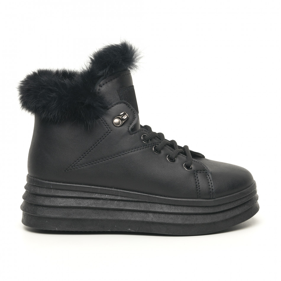 Γυναικεία μαύρα μποτάκια τύπου sneakers με γούνα it281019-11