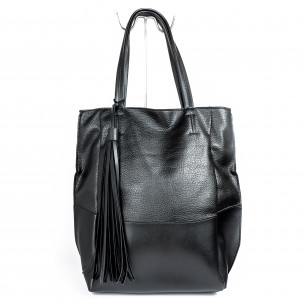 Γυναικεία μαύρη τσάντα με φούντα