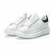 Γυναικεία λευκά sneakers με μαύρη λεπτομέρεια it250119-93 3