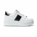 Γυναικεία λευκά sneakers με λεπτομέρειες από λουστρίνι it250119-83 2