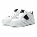 Γυναικεία λευκά sneakers με λεπτομέρειες από λουστρίνι it250119-83 3