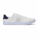 Ανδρικά λευκά sneakers με μπλε φτέρνα και διακοσμητικές τρυπούλες it240418-18 2