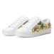 Γυναικεία λευκά sneakers από οικολογικό δέρμα με πέρλες και κίτρινα μοτίβα it240118-54 4