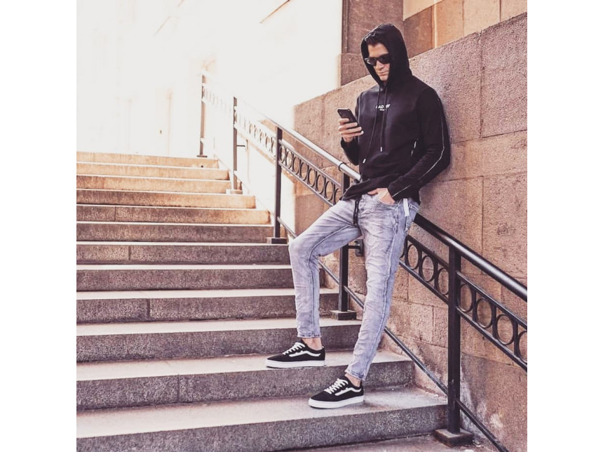 How to wear streetwear without looking like a criminal?